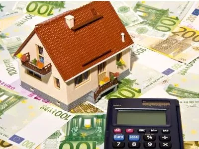 Ötszázmilliárdnyi devizahiteltől szabadulnának a közszolgák