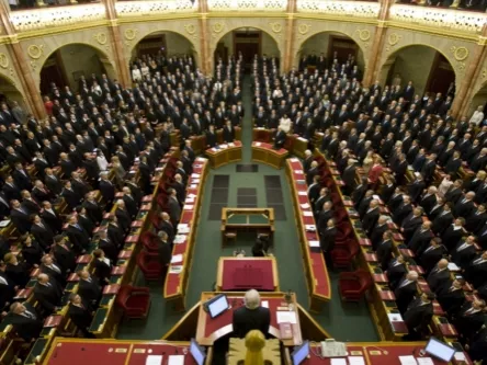 A hulladék- és a trafiktörvénnyel kezd a parlament