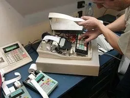 Lehúzzák a rolót a szegények boltosai