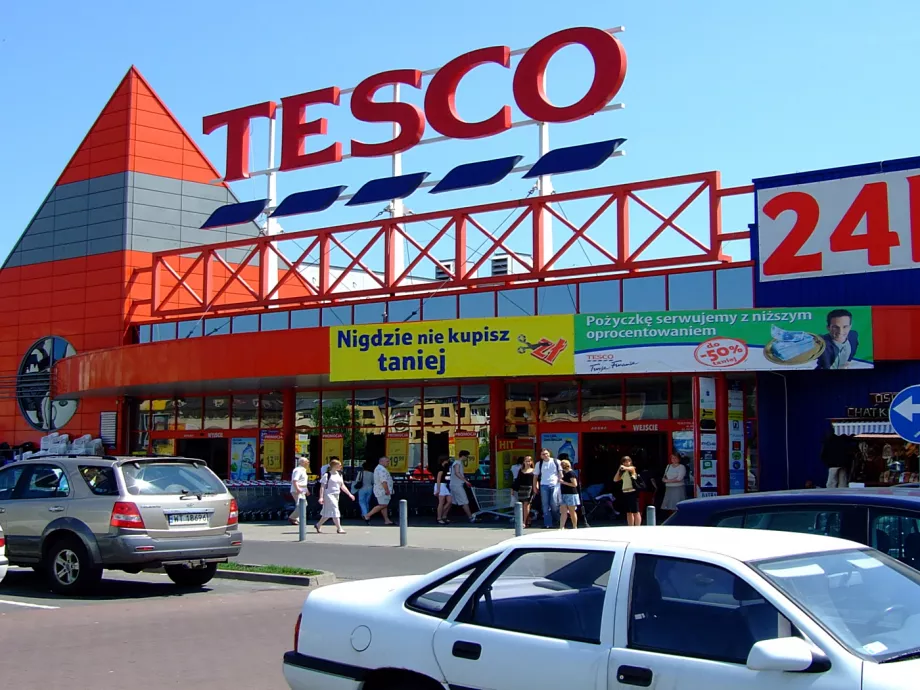 Trükkösen küld el dolgozókat a Tesco