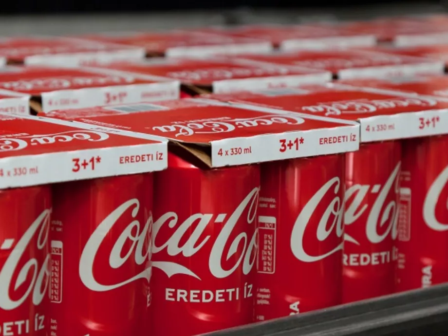 Fenntarthatóbb csomagolást kapnak a Coca-Cola alumíniumdobozos multipack kiszerelései