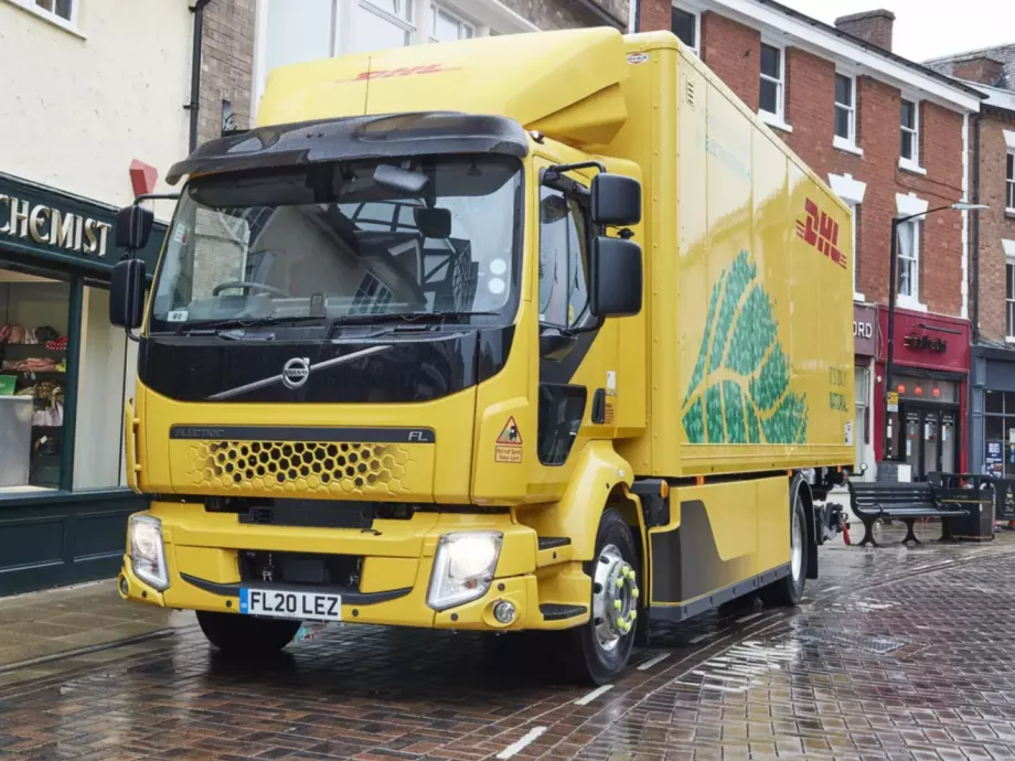 44 elektromos Volvo teherautót állít szolgálatba a DHL