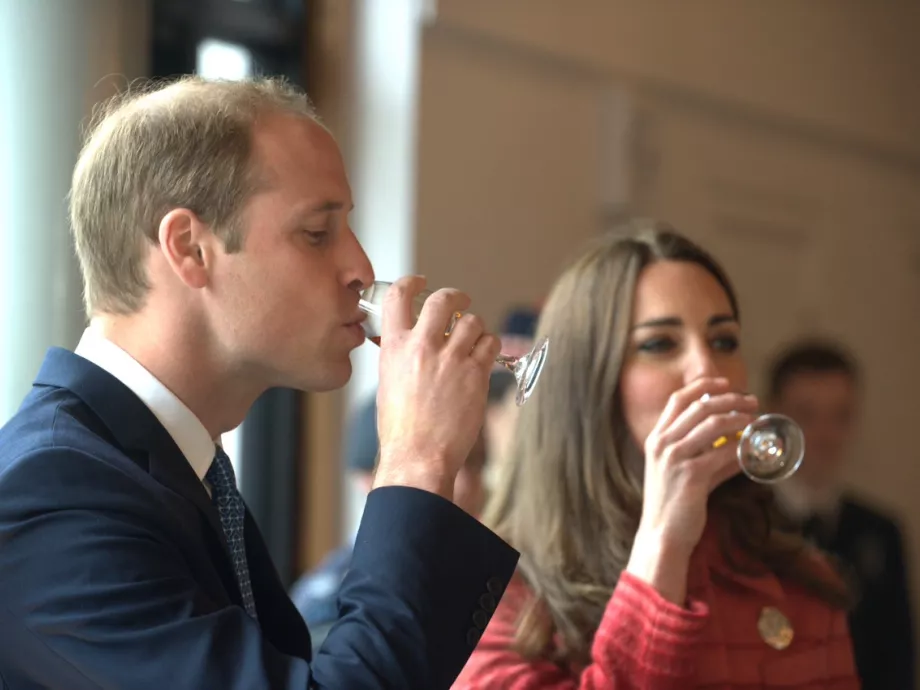 Rajong a skót whiskyért a királyi pár