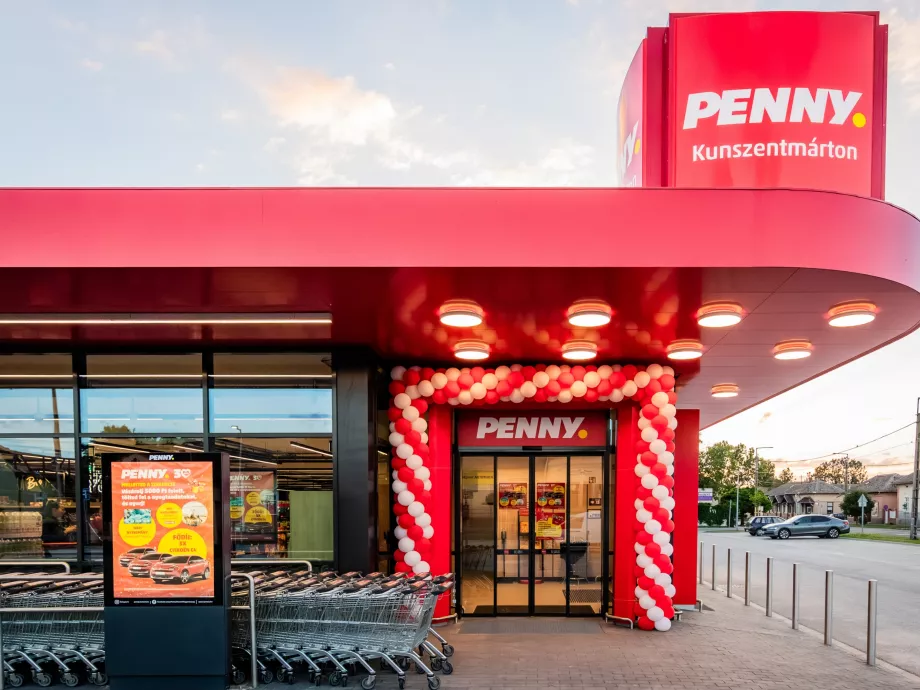 Megújult üzlettel várja a vásárlókat a PENNY Kunszentmártonon