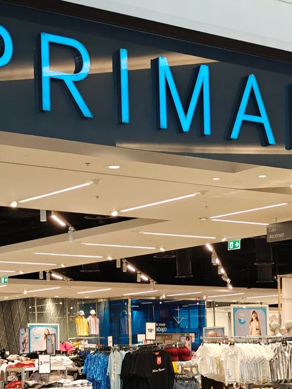 Több száz kedvelt termék árát csökkenti a Primark