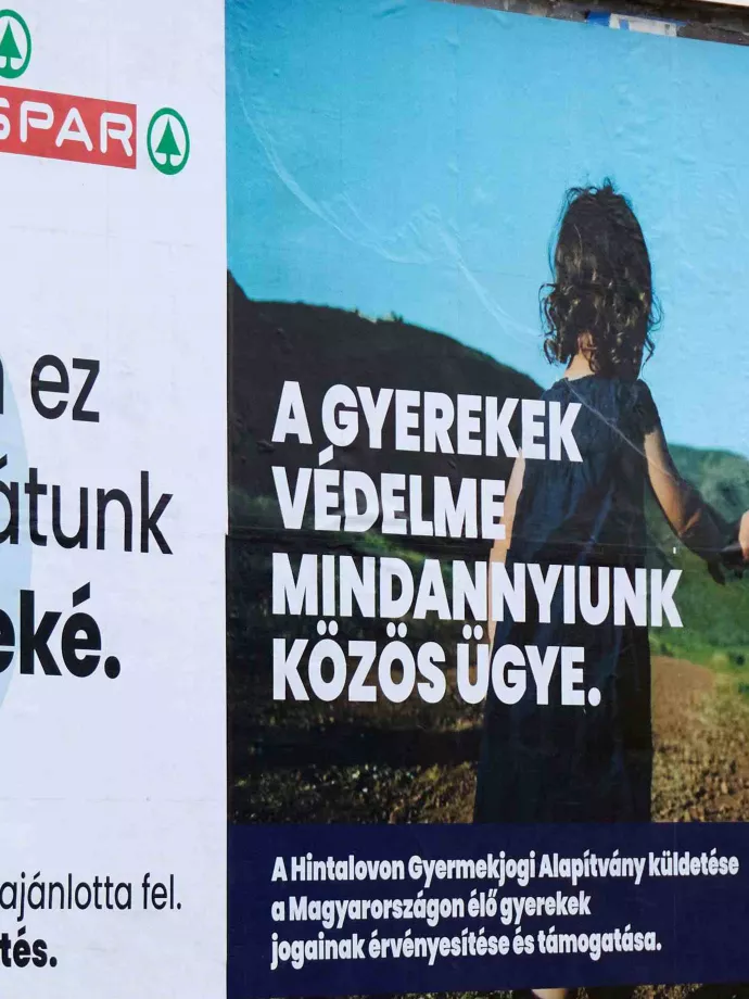 Amikor a civileké lett az utca: 12 ügy 500 óriásplakáton
