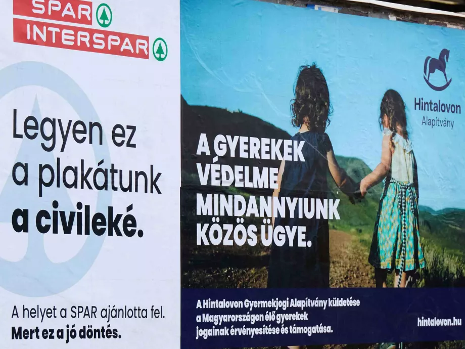 Amikor a civileké lett az utca: 12 ügy 500 óriásplakáton