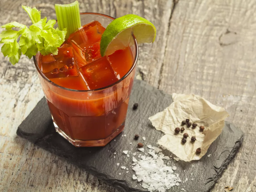 Ezért kívánjuk repülés közben annyira a Bloody Mary-t