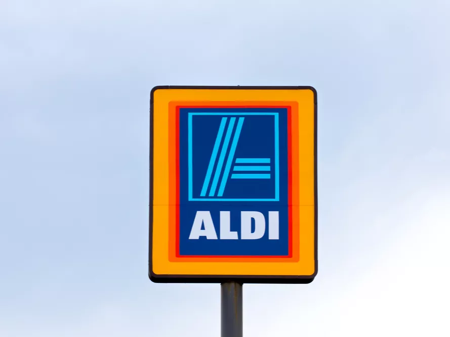 Az Aldi is eltünteti az egészségtelen csemegéket a pénztárai környékéről