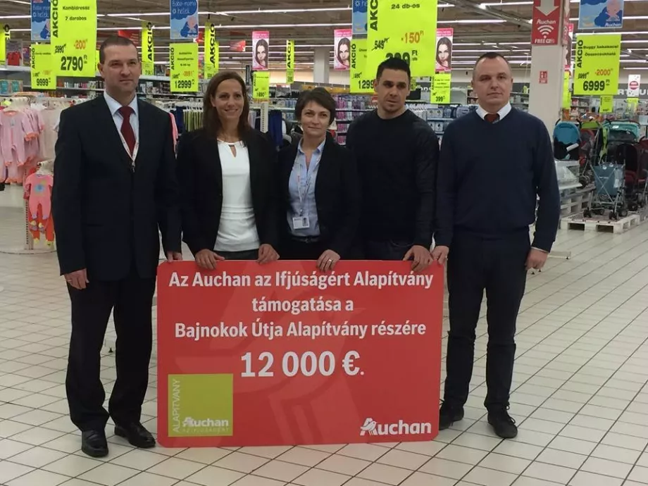 Az Auchan 12 000 euróval támogatja a Bajnokok Útja Alapítvány programját