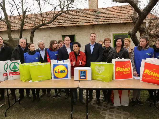 Az ALDI, Auchan, Lidl, Penny Market, SPAR és Tesco együtt segít a rászoruló gyermekeken