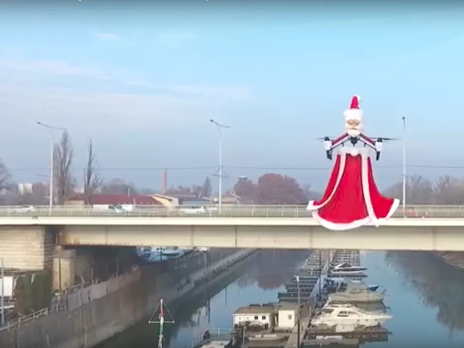 Drónnal érkeztek a csokimikulások