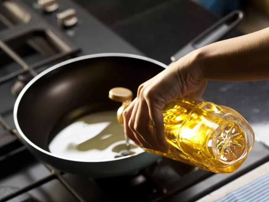 Csak úgy vedeli a használt sütőolajat a Mol