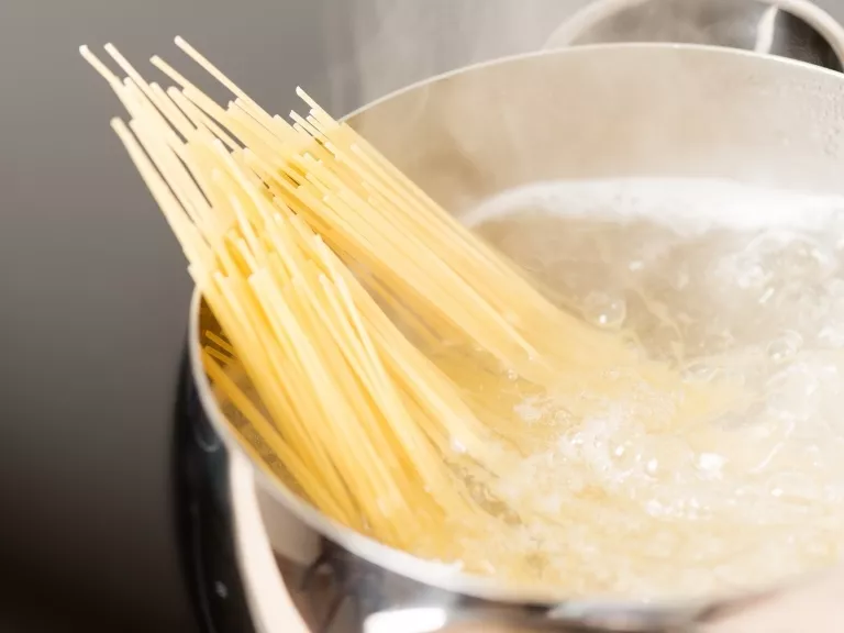Gluténmentes spagettiket vizsgált a Nébih