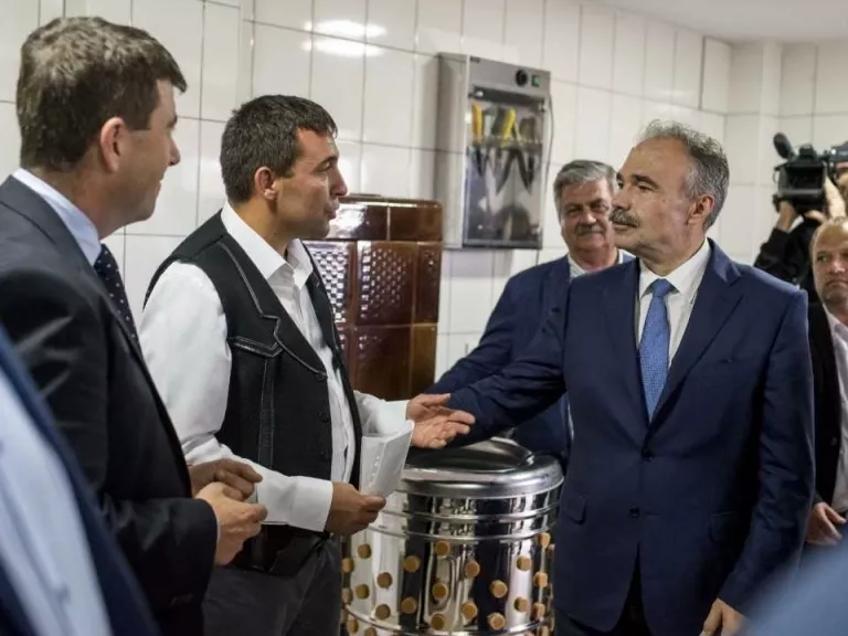 Erdélyben adott át vágópontot Nagy István