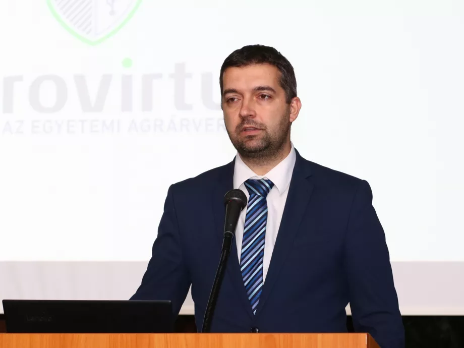 Pár óra alatt költöttek el 200 milliót 