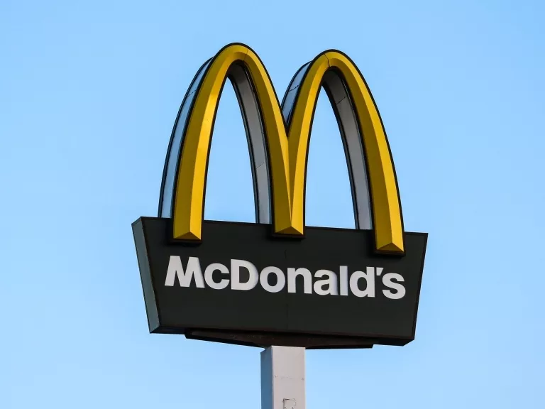 Könyvet is ad a Meki a Happy Meal menühöz