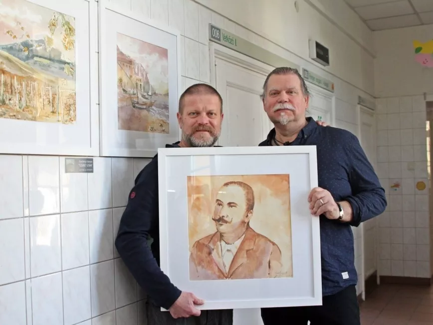 Borral festett képekkel jótékonykodnak