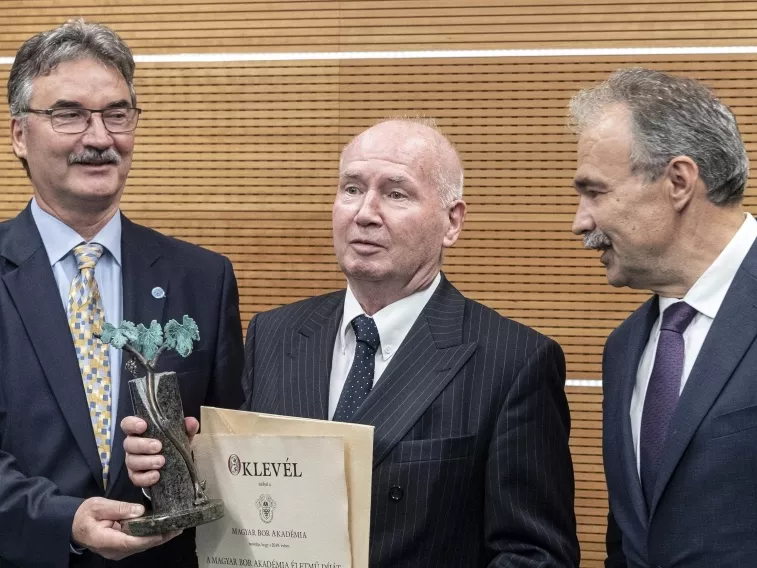 Életműdíjat kapott a „szőlő művésze"