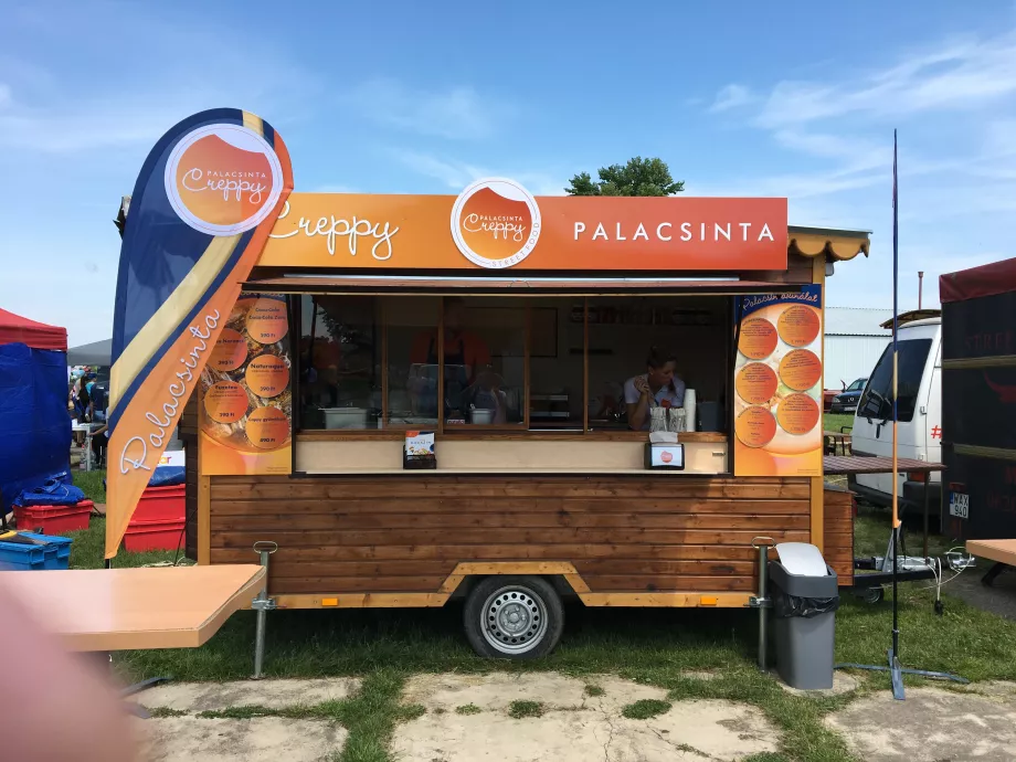 Robog a Creppy Streetfood Truck