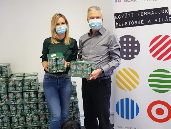 Egészséges nassolnivalókat adományozott a Nutline