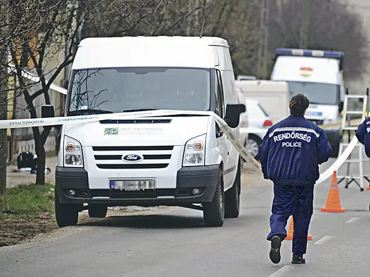 Zsebben cipelnek húszmilliárdot a kereskedők