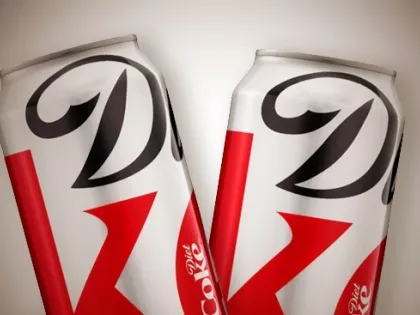 Jubileumi ruhába öltözött a light Cola