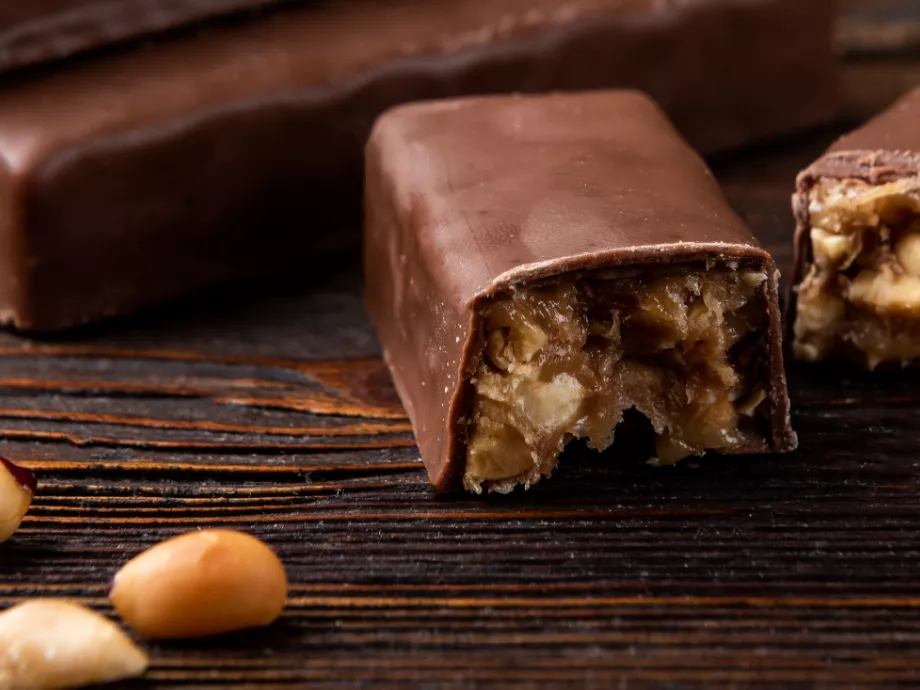 A világhíres futballedző viking vezérként tér vissza a Snickers ikonikus kampányában
