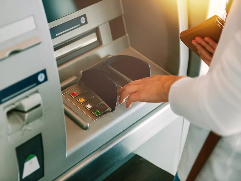 Ennyivel több pénzt vettek ki a szaporodó ATM-ekből