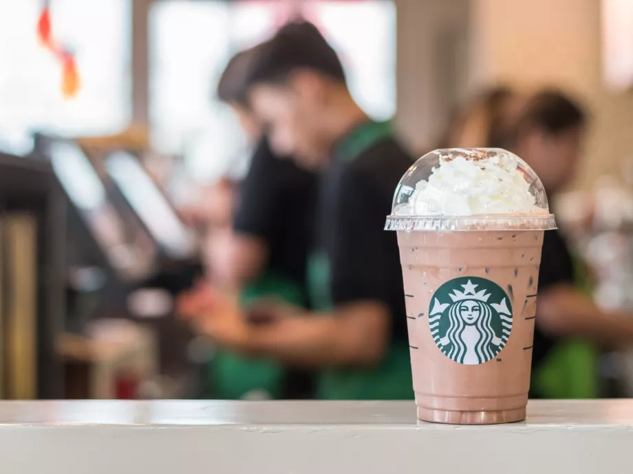 A Sainsbury’s és a Starbacks együttműködése mérföldkőhöz érkezett