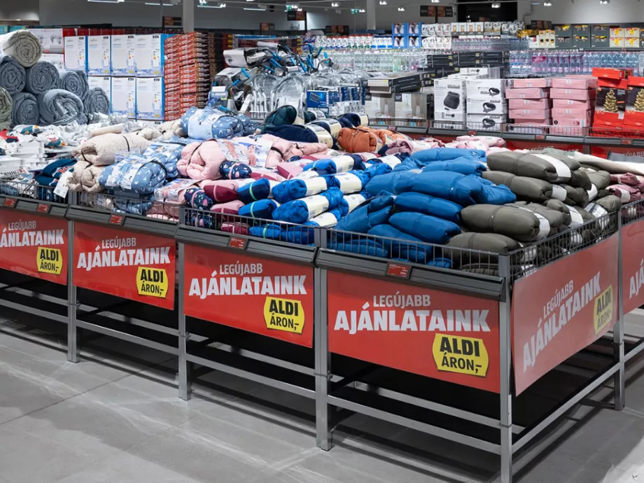 Radikális akció az ALDI-nál: 5 forintért új ruhadarabok