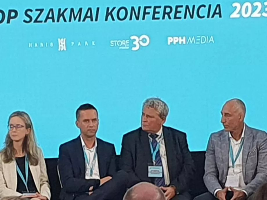 A lefelé vásárlás nem áll meg a saját márkáknál