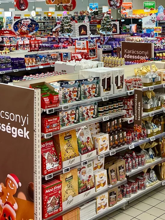 Több mint 500-féle karácsonyi édesség az Auchan kínálatában