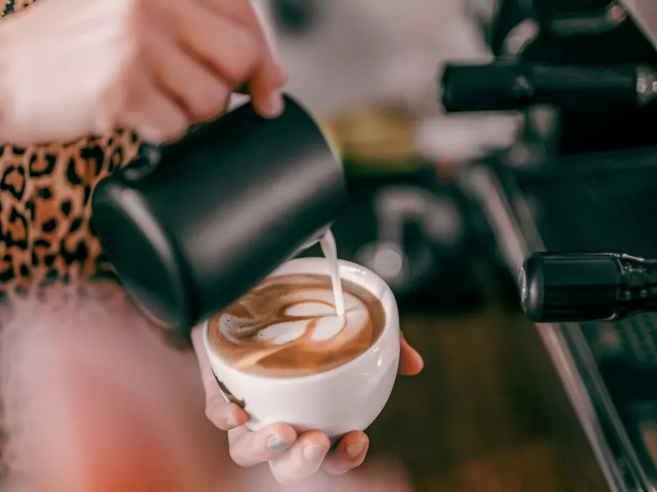 A cappucciontól a cold brew-ig: tejhabtípusok, amiket otthon is profin elkészíthetsz