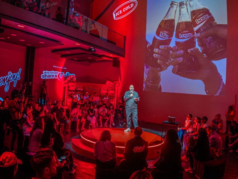 Visszatérnek a Coca-Cola névvel ellátott palackjai