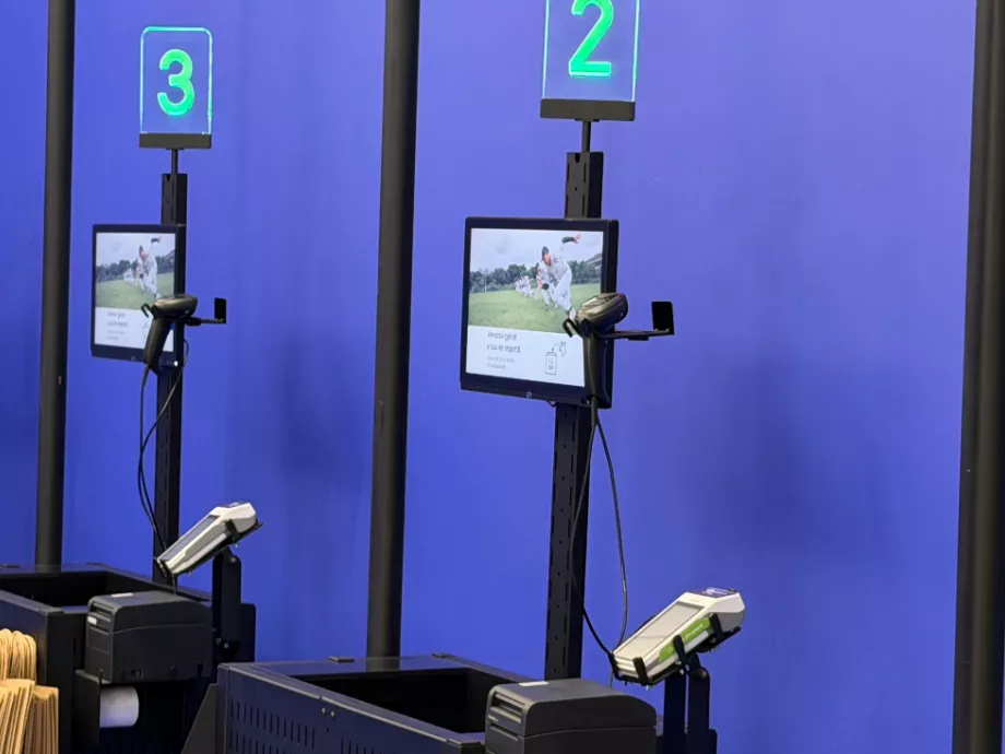 Magyar fejlesztésű kasszarendszer az első koszovói Decathlonban