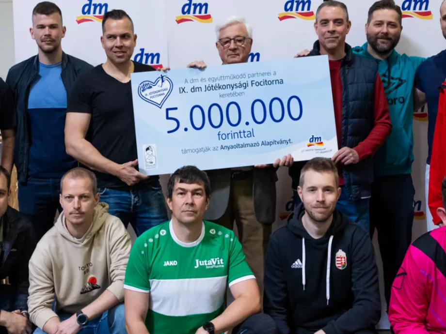 A dm IX. alkalommal rendezte meg Jótékonysági Focitornáját