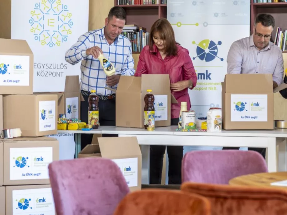 Útjukra indultak az élelmiszer-adományok