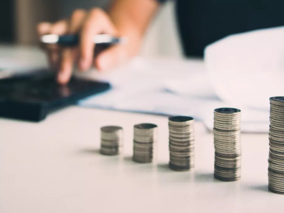 16.0%-kal nőttek az átlagbérek júniusban
