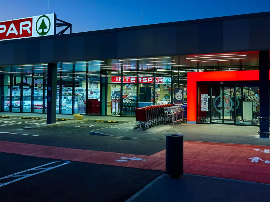 Debrecenben megnyílt a második INTERSPAR hipermarket