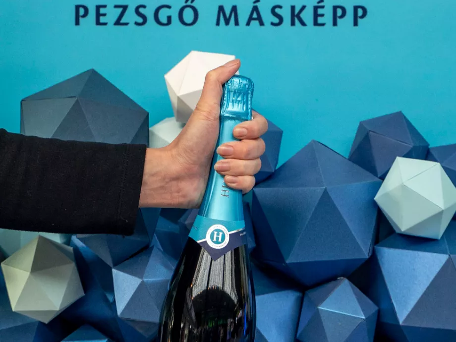 Megújult a Hungaria pezsgő