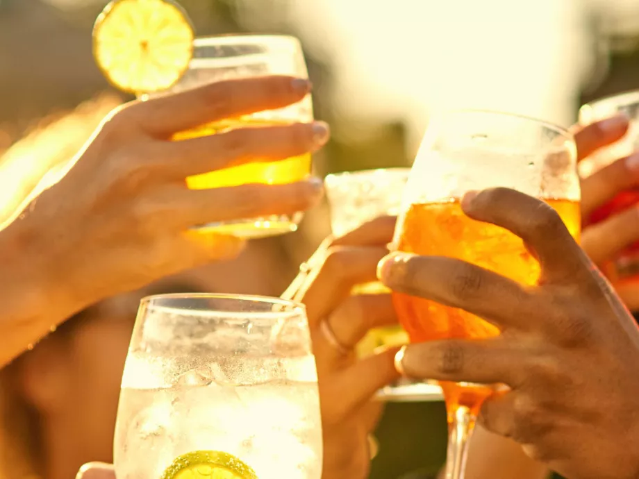 Egyre népszerűbbek az  alkoholmentes sörök, koktélok és borok a hőségriadók idején