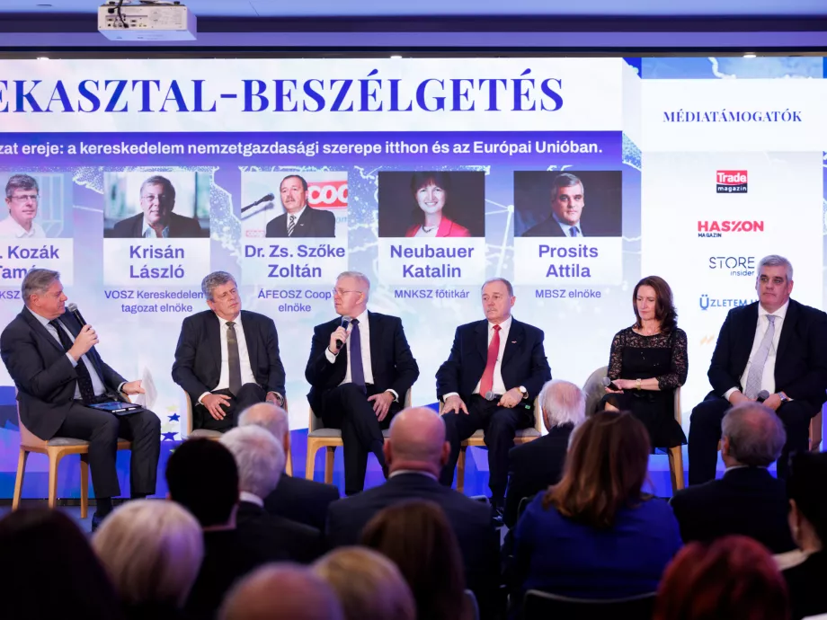 Új koncepcióra és a partnerség erősítésére van szükség