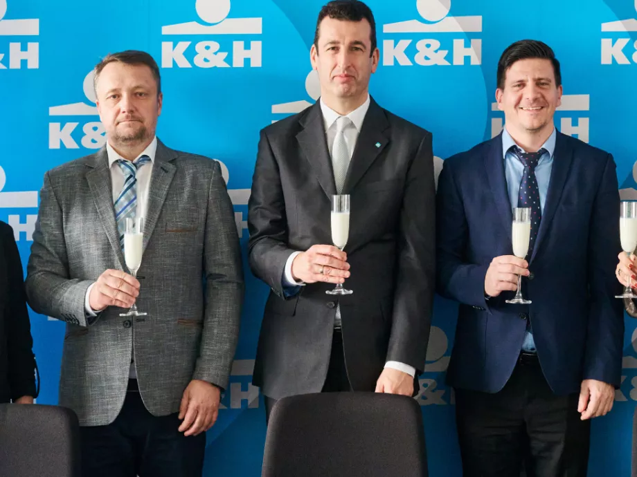 "Piaci koncentráció zajlik" -Együttműködési megállapodást írt alá a K&H és a Tej Terméktanács