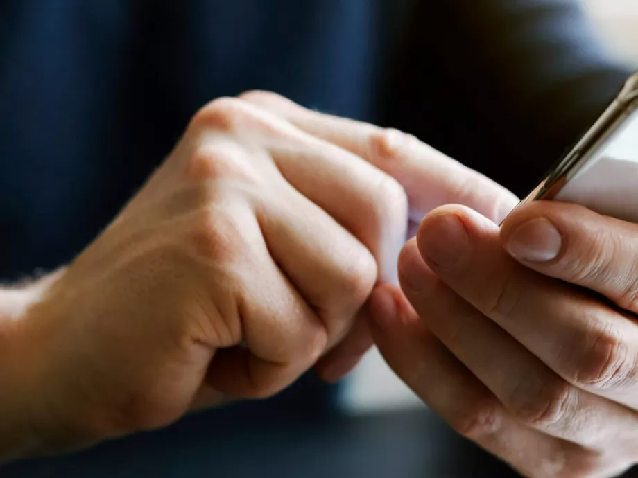 A NAV mobilappban bárki egyszerűen ellenőrizheti, hogy munkáltatója bejelentette-e