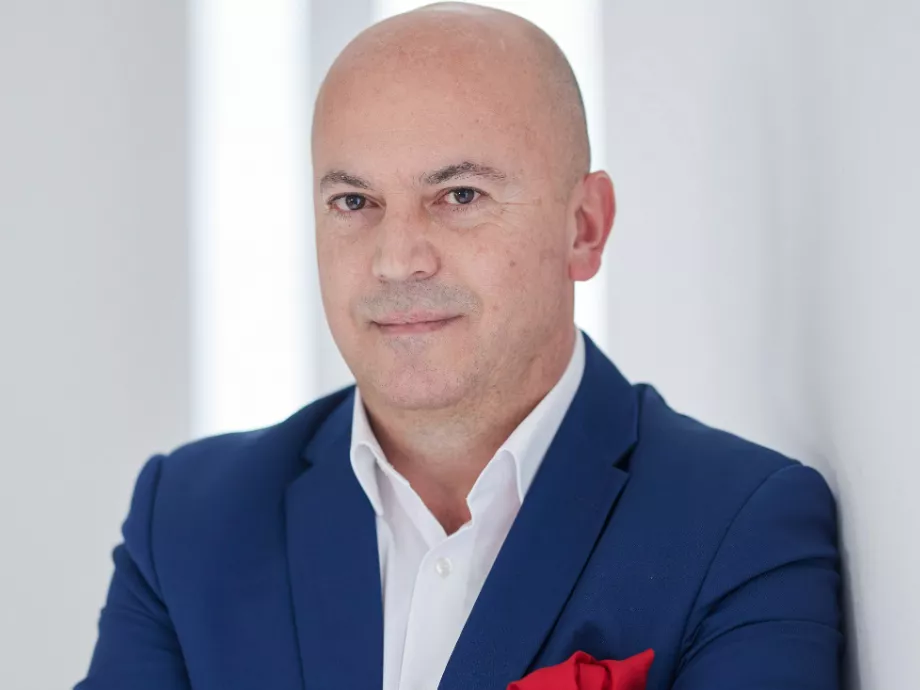 Új értékesítési igazgató az Auchannál