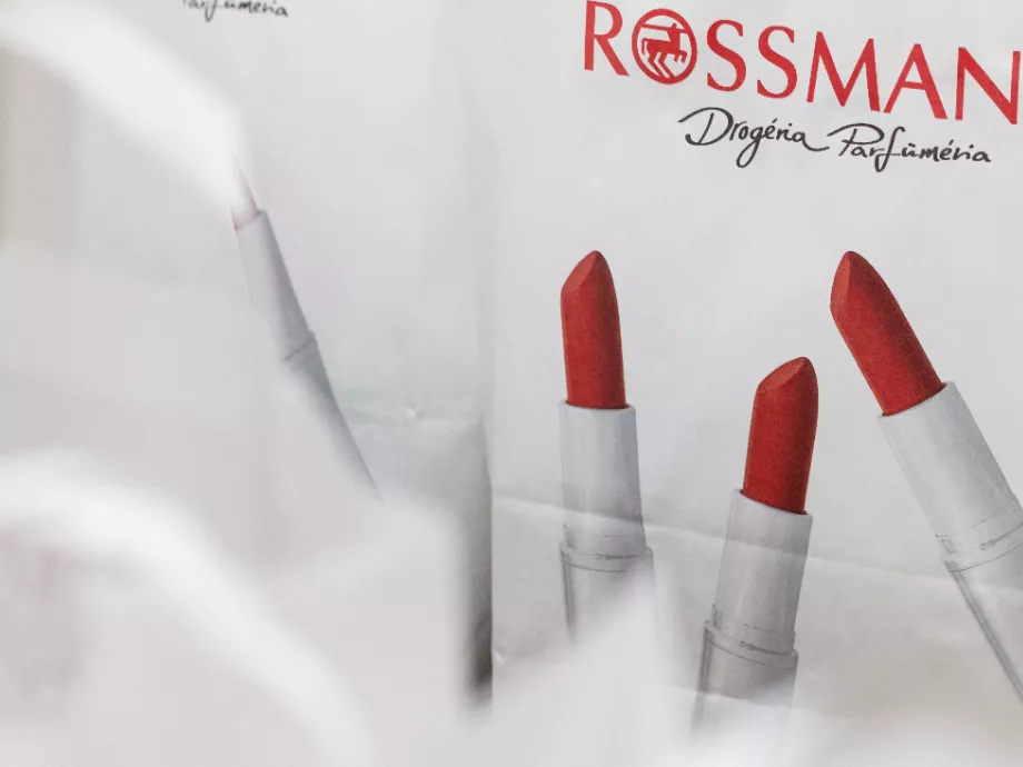 Termékekkel segítette az árvízi védekezést a Rossmann