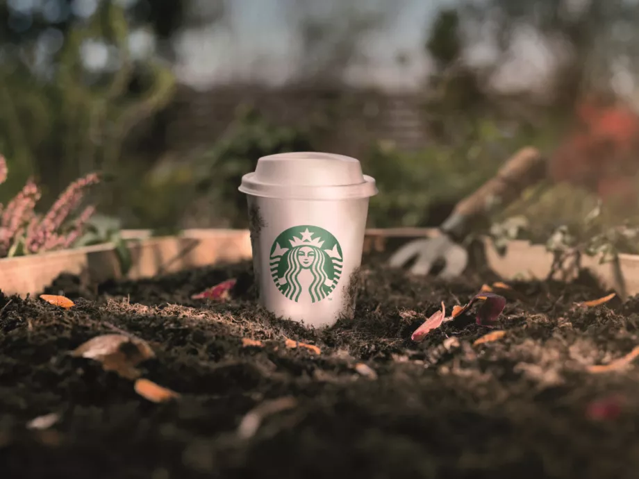 A Starbucks műanyagmentesíti a poharait Európában